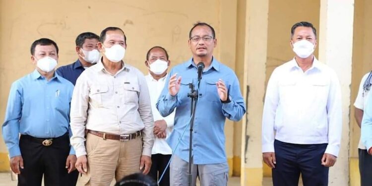 ឯកឧត្តម ស៊ុន អភិបាលខេត្តកំពង់ឆ្នាំង រួមជាមួយឯកឧត្តម ឡុង ឈុនឡៃ ប្រធានក្រុមប្រឹក្សាខេត្ត ចុះសួរសុខទុក្ខ និងចែកអំណោយជូន ៤៥៦គ្រួសារ ក្នុងស្រុកជលគិរី