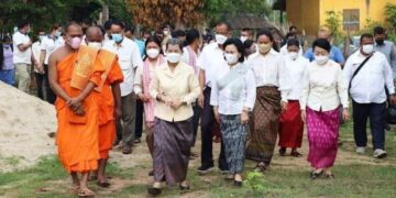 លោកជំទាវកិត្តិសង្គហបណ្ឌិត ម៉ែន សំអន ថ្វាយបង្គំ ព្រះសព ព្រះមហាថេរបញ្ញានន្ទោ សំ បុណ្យសាន្ដ!!!