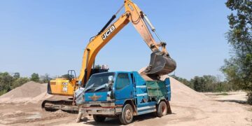 ក្រុមហ៊ុនធ្វើអាជីវកម្មបូមខ្សាច់អត់ច្បាប់នៅស្រុកបរិបូណ៌និងស្រុកទឹកផុសធ្វើសកម្មភាពយ៉ាងគគ្រឹកគគ្រេង!!!