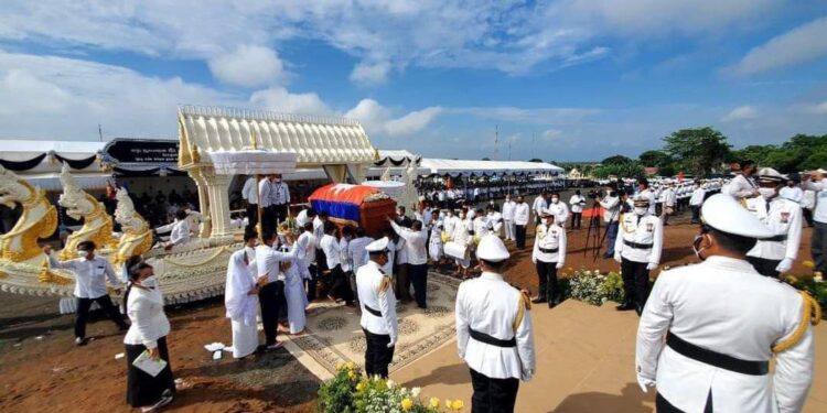 ពិធីបញ្ចុះសព សម្តេចឧត្តមទេពញាណ ហ៊ុន ណេង សមាជិកគណៈកម្មាធិការអចិន្ត្រៃយ៍រដ្ឋសភា ជាតំណាងរាស្ត្រមណ្ឌលកំពង់ចាម និងជាប្រធានគណៈកម្មការទី៤ នៃរដ្ឋសភា