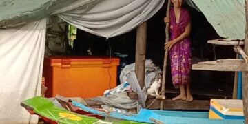 រដ្ឋបាលខេត្តកំពង់ឆ្នាំងបានបញ្ជាក់ថាផ្ទះពលរដ្ឋដែលរស់នៅជាប់និងដីក្នុងភូមិសាស្ត្រទឹកលិចនៃតំបន់ទន្លេតែងតែលិចហេីយនៅរដូវទឹកឡើង!!!គ្មានអ្វីចម្លែកទេ!!!