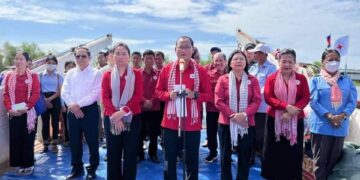 រដ្ឋបាលខេត្តកំពង់ឆ្នាំងដឹកនាំដោយឯកឧត្តម ស៊ុនសុវណ្ណារិទ្ធិ អញ្ជើញចុះជួបសាកសួរសុខទុក្ខ និង ផ្តល់អំណោយមនុស្សធម៌សាខាកាកបាទក្រហមកម្ពុជាខេត្តកំពង់ឆ្នាំង!!!