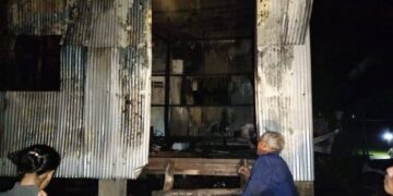 ផ្ទះប្រជាពលរដ្ឋមួយខ្នងនៅស្រុកកំពង់លែងត្រូវបានអគ្គីភ័យលេបត្របាក់ខ្ទេចគ្មានសល់!!!