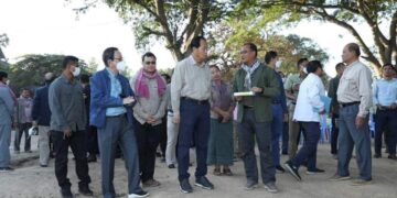 ក្រុមការងាររាជរដ្ឋាភិបាលអញ្ជើញចុះពិនិត្យទីតាំងដីដែលរដ្ឋបាលខេត្តកំពង់ឆ្នាំងបានស្នើសុំកែប្រែព្រំប្រទល់ដីតំបន់២និងតំបន់៣!!!