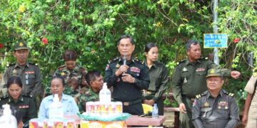 មេបញ្ជាការ តំបន់ប្រតិបត្តិការសឹករងកំពង់ឆ្នាំង នាំយកអំណោយរបស់ ឯកឧត្តម មេបញ្ជាការ កងទ័ពជើងគោកនិងលោកជំទាវ ឧបត្ថម្ភដល់គ្រួសារអតីតយុទ្ធ ជនពិការ ដែលរងគ្រោះដោយជំនន់ទឹកភ្លៀង ក្នុងស្រុកសាមគ្គីមានជ័យ!!!