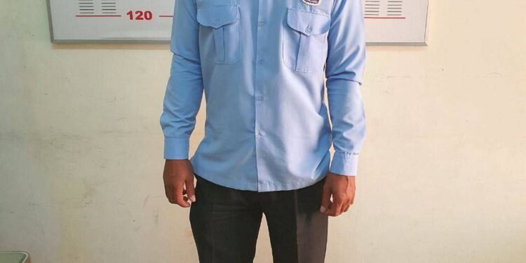 នាយករងវិទ្យាល័យមួយនៃខេត្តកំពង់ឆ្នាំង រំលោភកូនសិស្សបានសម្រេចច្រើនដង រួចថតរូប និងវីដេអូរកំពុងរួមរ័ក្ស និងចែកចាយពេញបណ្តាញសង្គម!!!