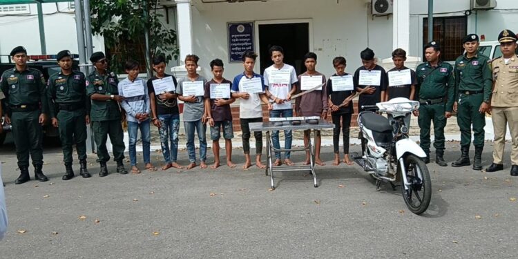 មើលមុខ ពួកក្រុមក្មេងទំនើង ដើរកាប់គេឯង ដើម្បីកាត់សាញ😏