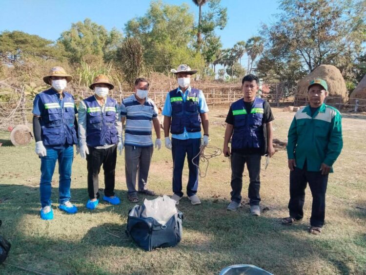 អាជ្ញាធរខេត្តកំពង់ឆ្នាំង ចុះយកសំណាក និងបូមឈាមសត្វចិញ្ចឹមដើម្បីសិក្សាពីមេរោគដែលបង្កជាជម្ងឺឆ្លងទៅសត្វ និងមនុស្ស
